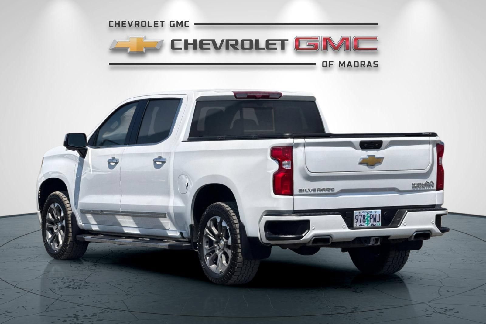Used 2023 Chevrolet Silverado 1500 High Country AWD/4WD image 5