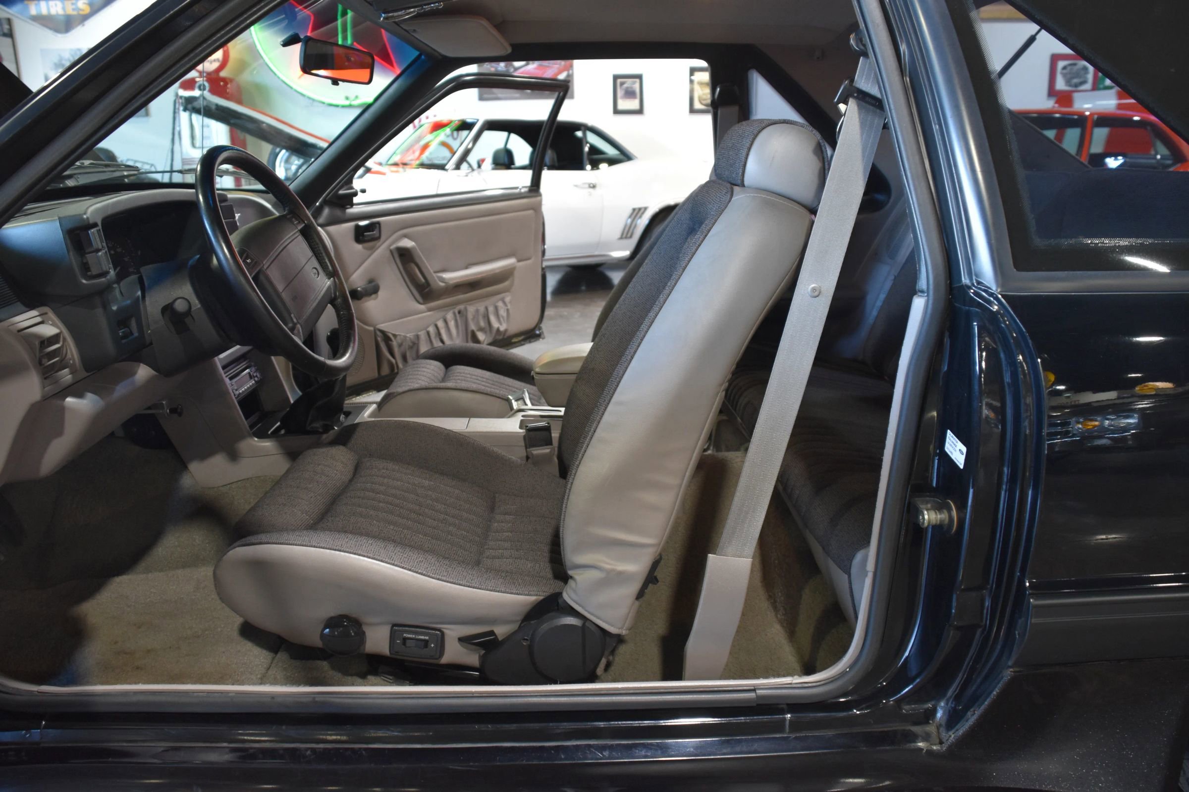 Used 1991 Ford Mustang LX RWD image 26