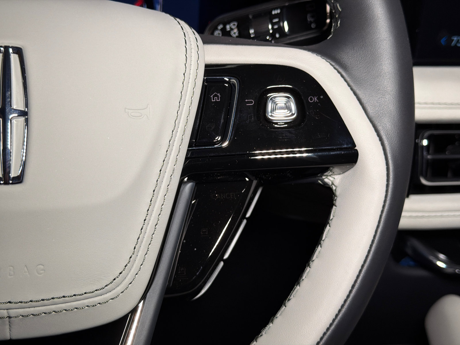 New 2027 Lincoln Aviator AWD image 25