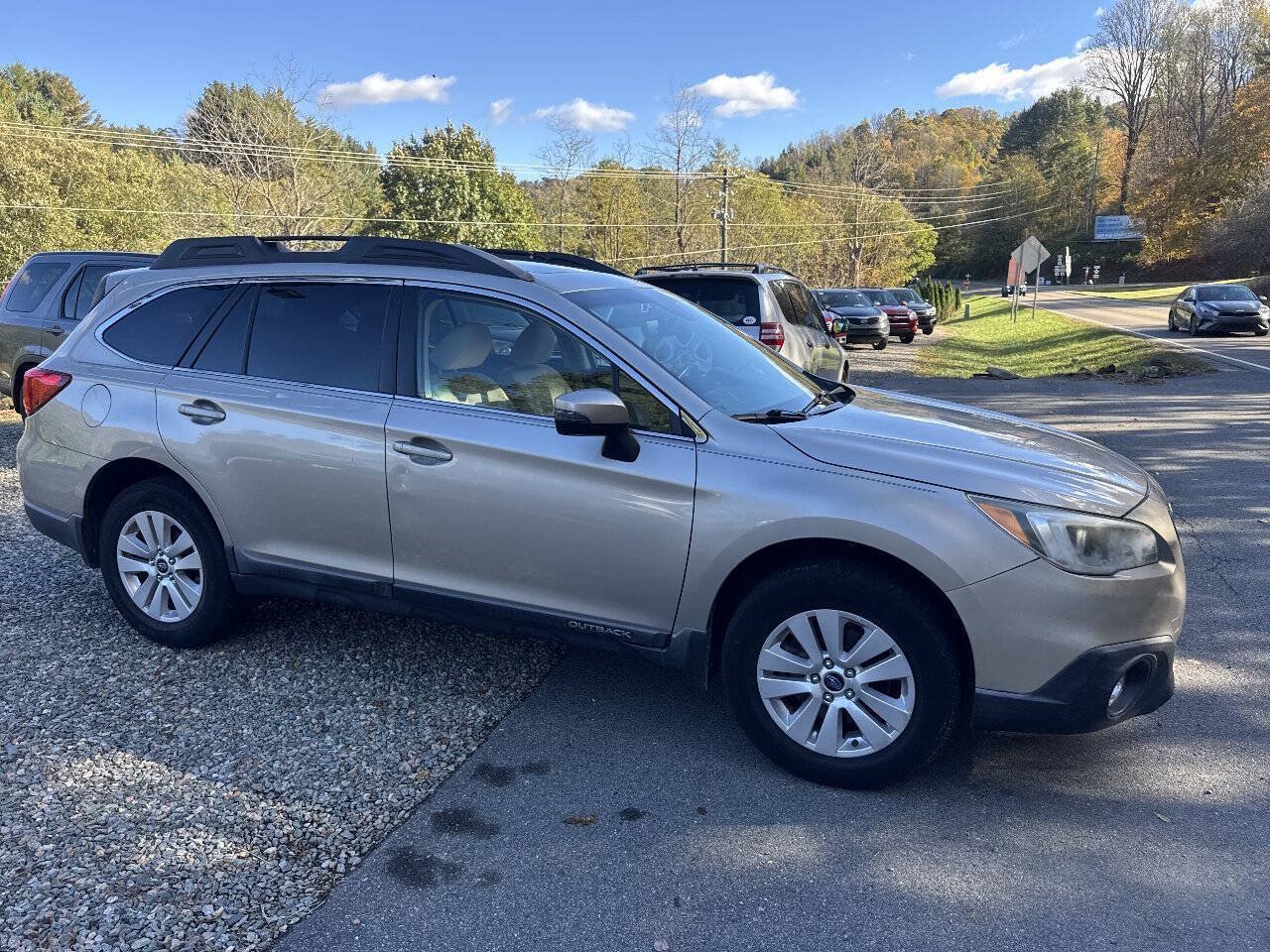 Used 2017 Subaru Outback 2.5i Premium AWD/4WD image 4