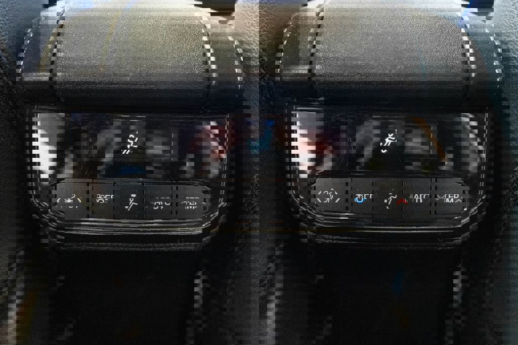 Certified 2025 Toyota Highlander XSE image 27