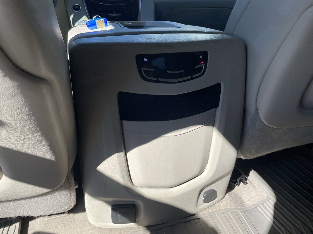 Used 2019 Cadillac Escalade Luxury image 24