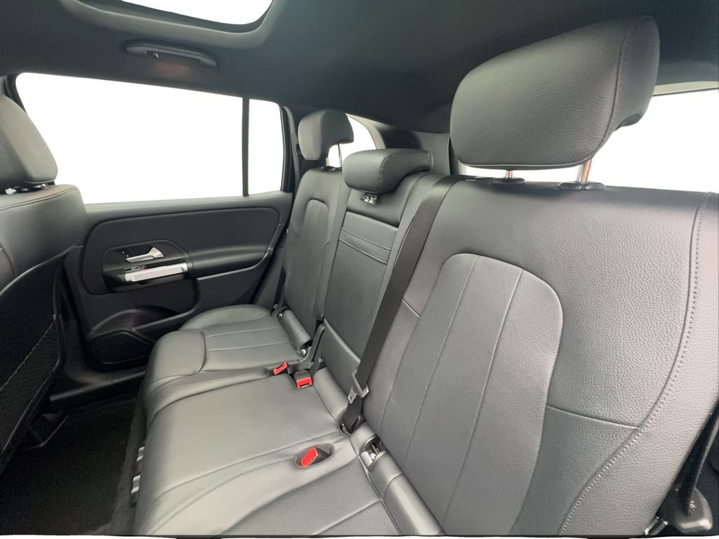 Used 2022 Mercedes-Benz GLB 250 4MATIC w/ Premium Package Lite image 24
