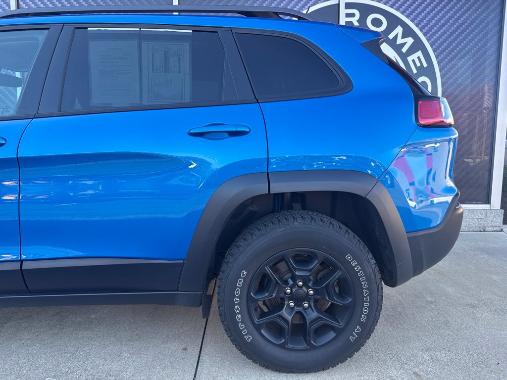 Used 2020 Jeep Cherokee Trailhawk w/ Cold Weather Group AWD/4WD image 14
