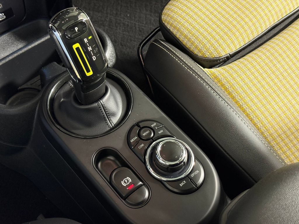Certified 2024 MINI Cooper SE FWD image 20