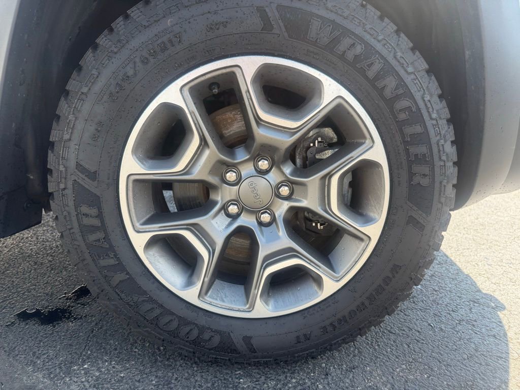 Used 2022 Jeep Cherokee Trailhawk w/ Premium Leather Package AWD/4WD image 54