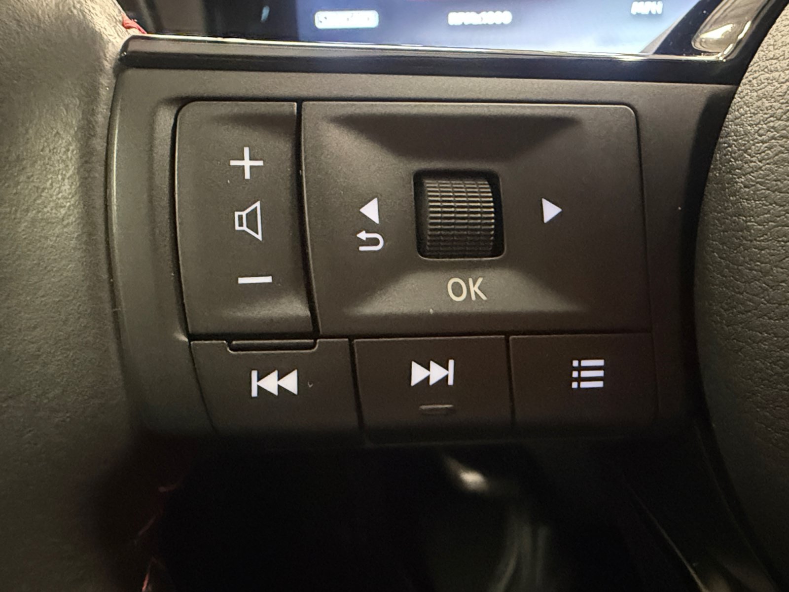 Used 2026 Nissan Kicks SR FWD image 17