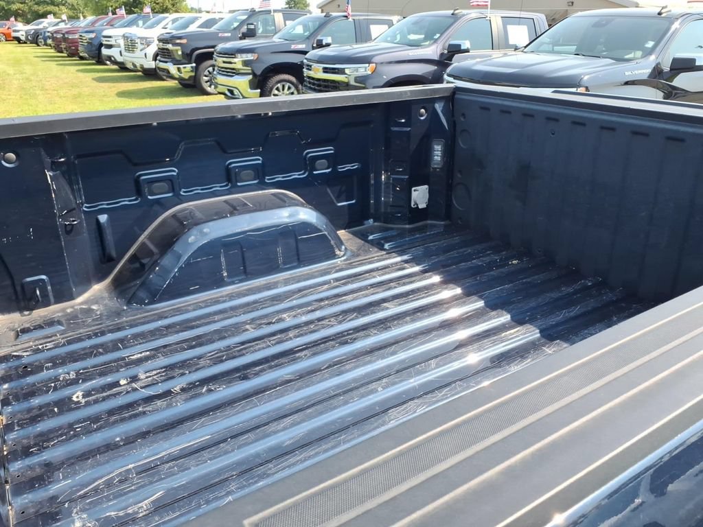 Used 2022 Chevrolet Silverado 1500 LT AWD/4WD image 15