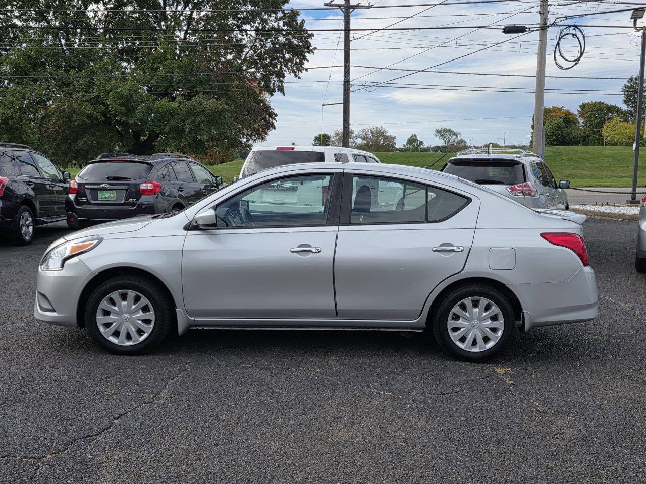 Used 2016 Nissan Versa SV image 4