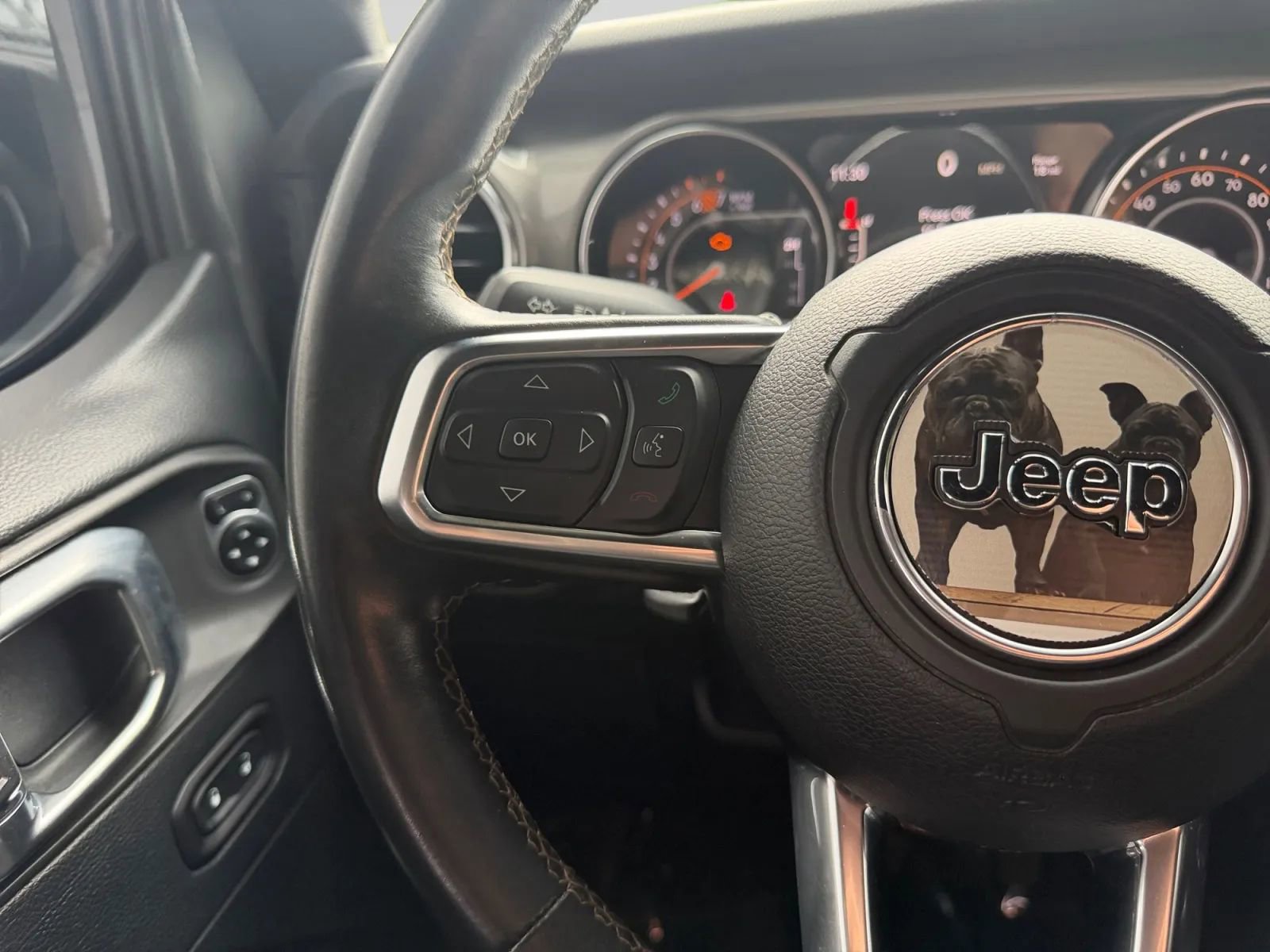 Used 2019 Jeep Wrangler Unlimited Sahara w/ LED Lighting Group AWD/4WD image 23