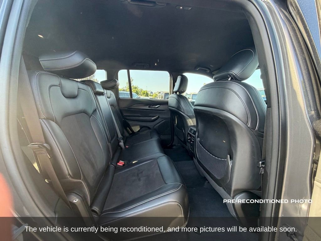 Used 2023 Jeep Grand Cherokee Altitude AWD/4WD image 15
