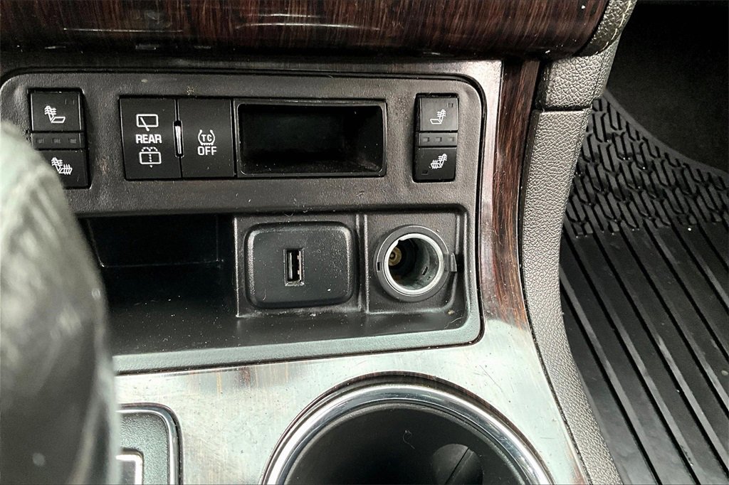 Used 2017 Chevrolet Traverse LT w/ Style and Technology Package image 16