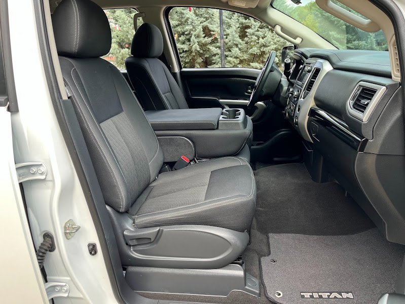 Used 2019 Nissan Titan SV image 35