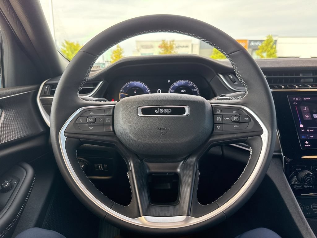 New 2025 Jeep Grand Cherokee Altitude AWD/4WD image 13