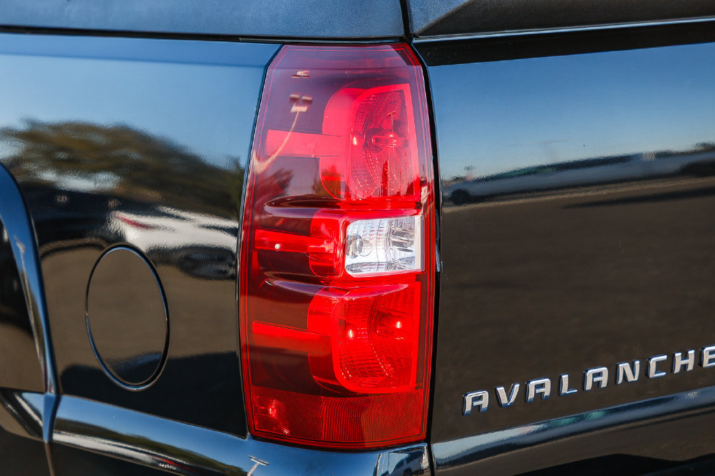 Used 2009 Chevrolet Avalanche LT w/ Suspension Package, Off-Road AWD/4WD image 10