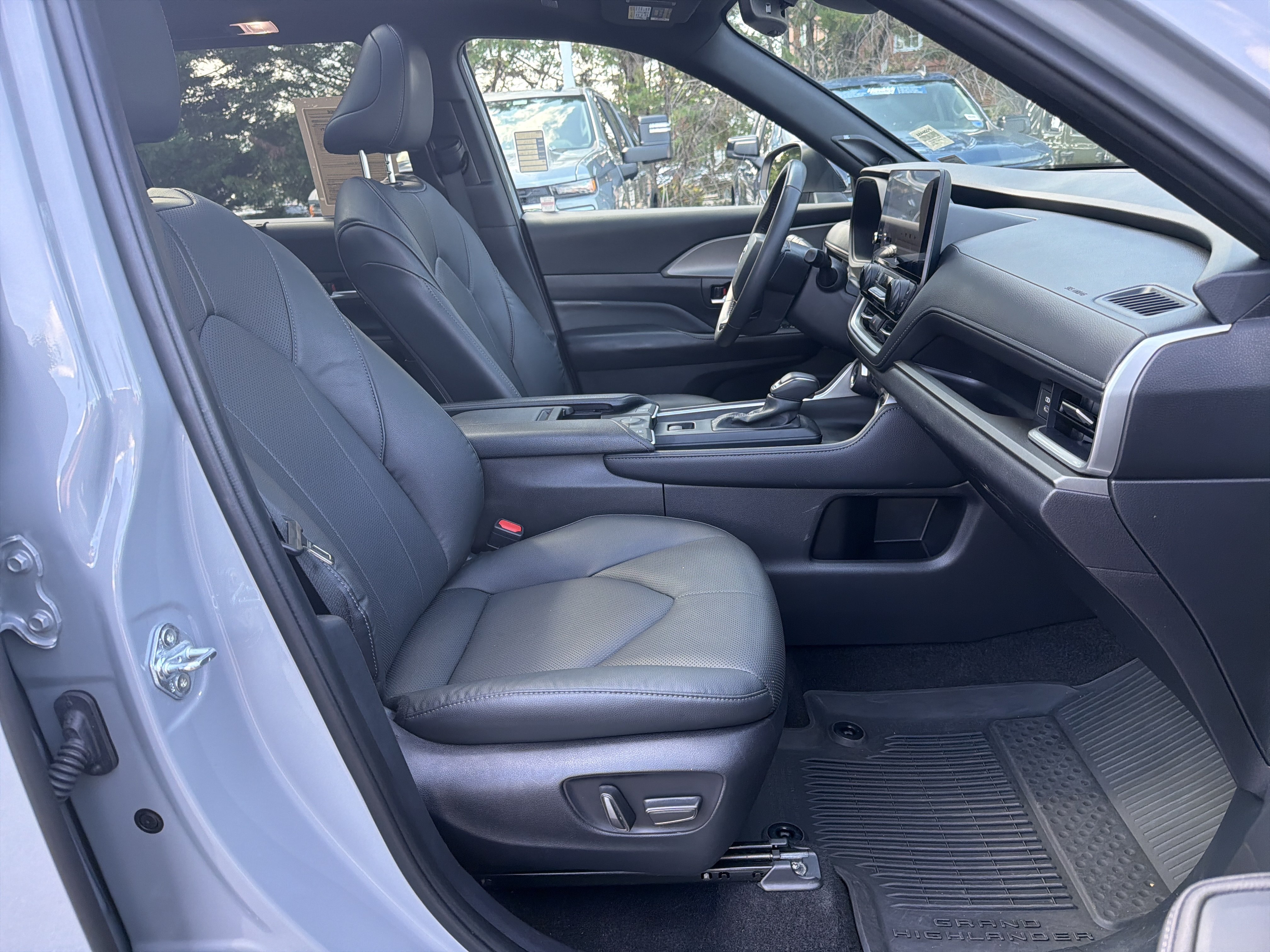 Used 2025 Toyota Grand Highlander AWD Hybrid image 35