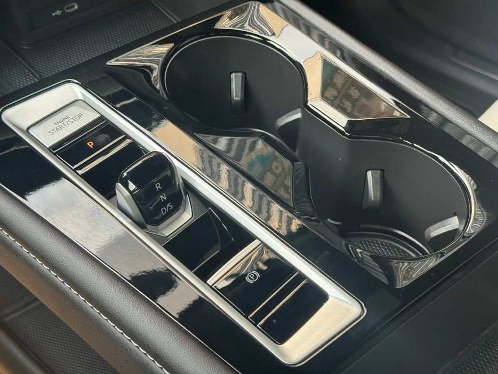 Used 2025 Volkswagen Atlas Cross Sport SEL Premium R-Line image 16