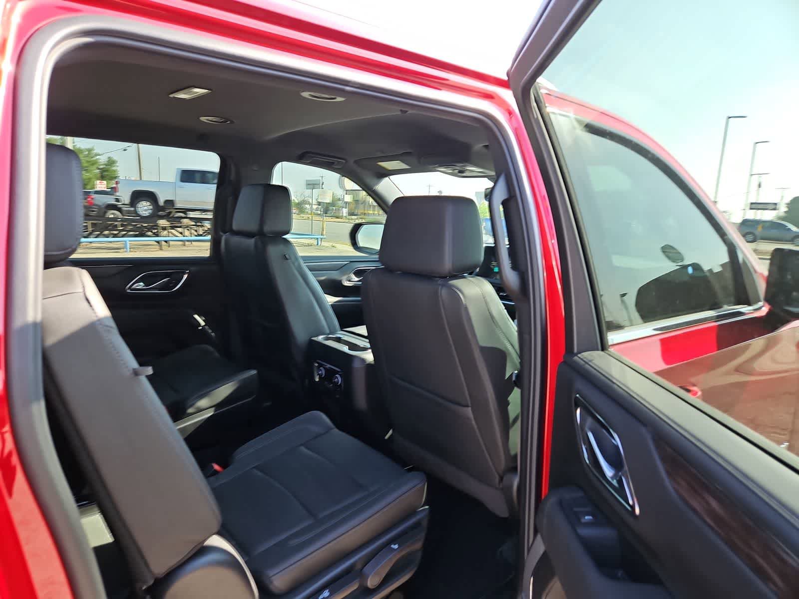 Used 2024 Chevrolet Suburban LT w/ Luxury Package AWD/4WD image 21