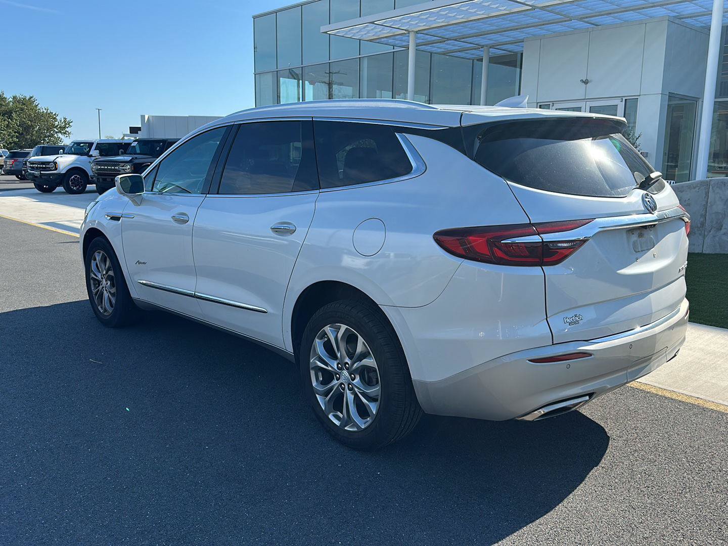 Used 2019 Buick Enclave Avenir w/ Avenir Technology Package AWD/4WD image 7