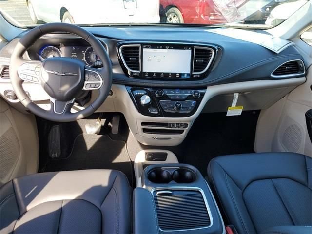 New 2023 Chrysler Pacifica Touring-L FWD image 10