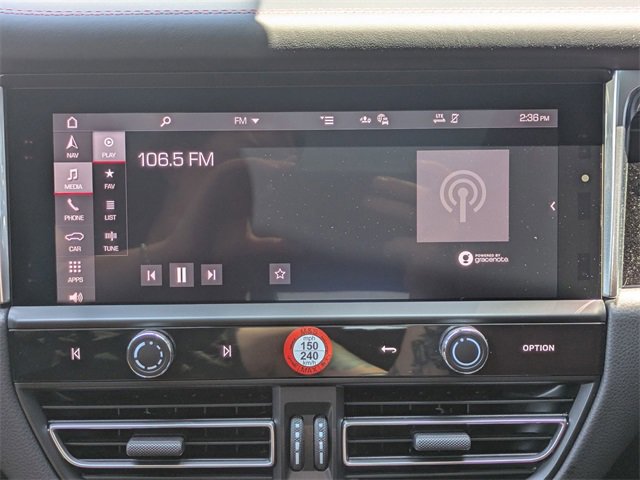 Certified 2025 Porsche Macan image 18