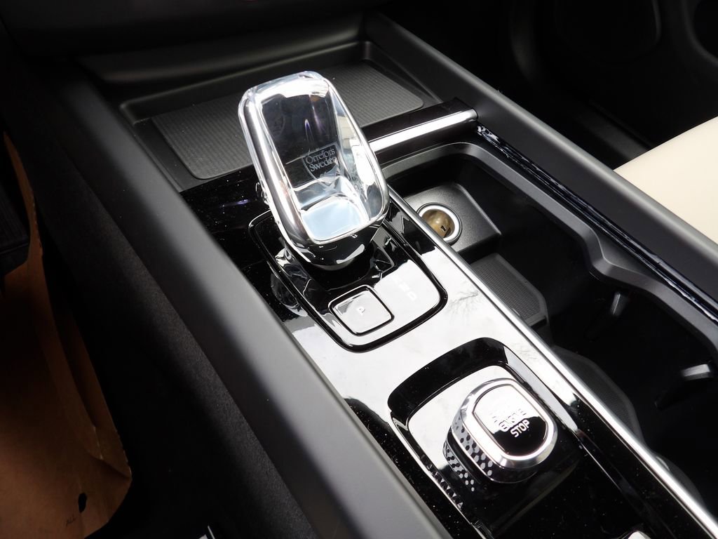 New 2026 Volvo XC60 T8 Core w/ Climate Package image 22