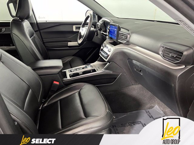 Used 2024 Ford Explorer XLT w/ Equipment Group 202A AWD/4WD image 30