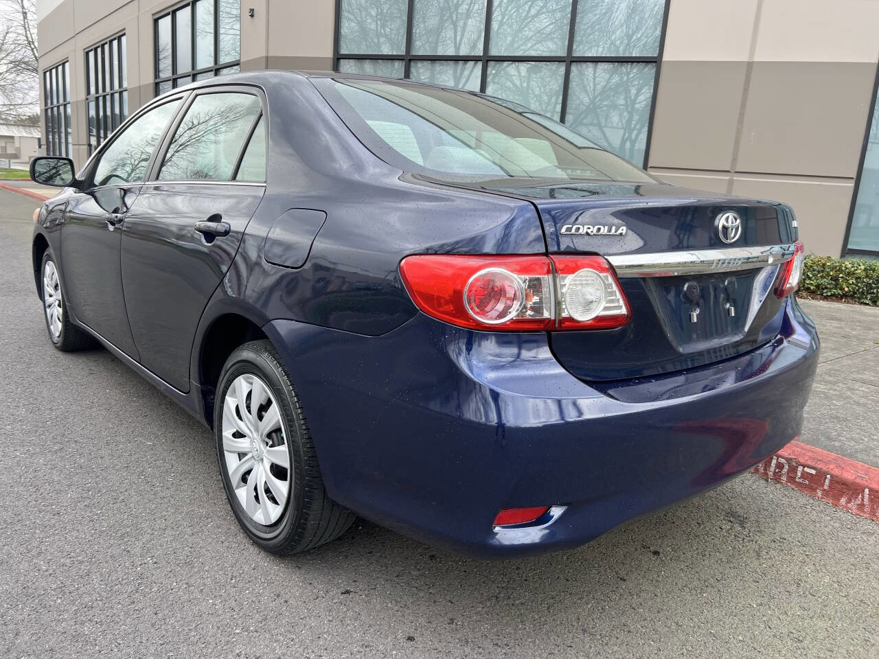 Used 2013 Toyota Corolla LE FWD image 4
