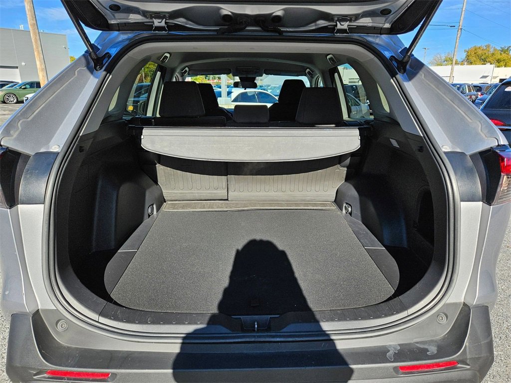 Used 2021 Toyota RAV4 LE image 22