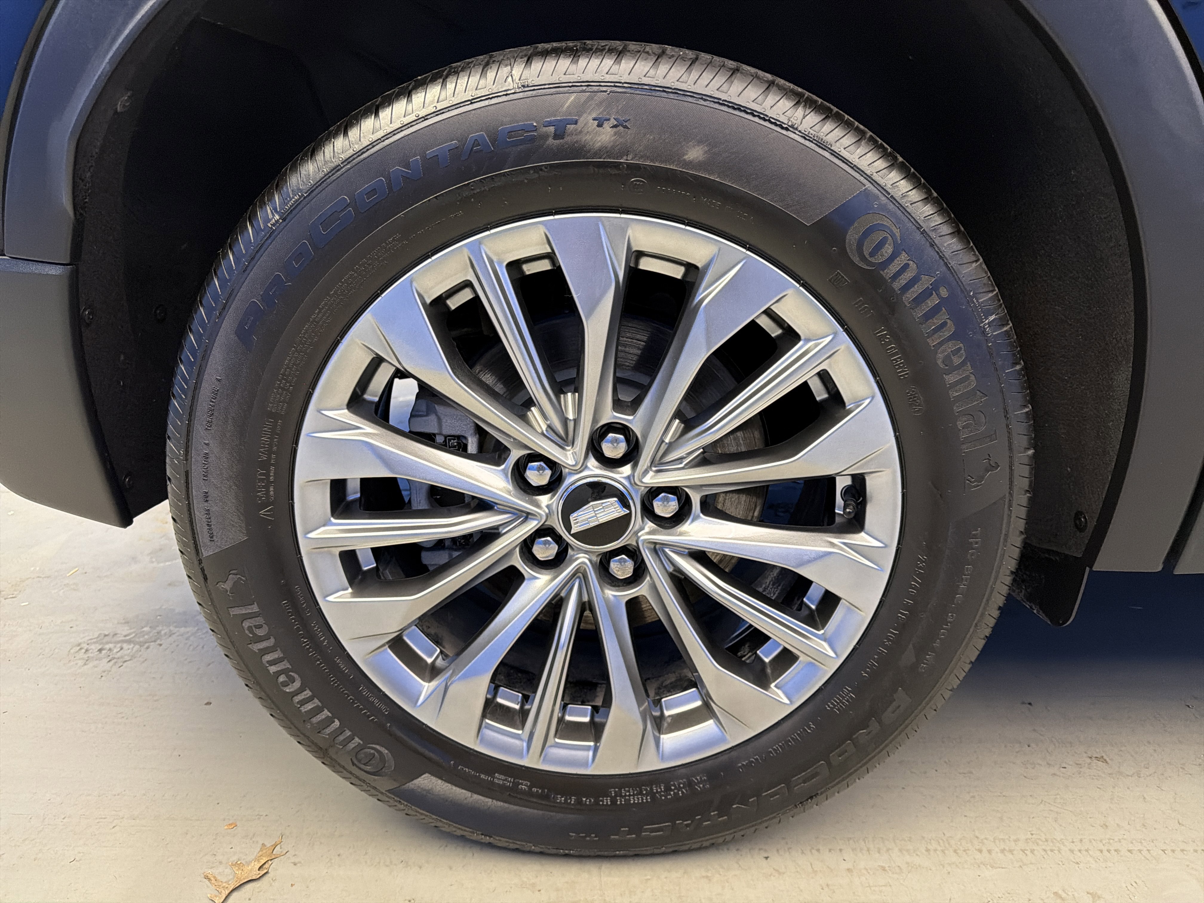 Used 2025 Cadillac XT4 Premium Luxury w/ Cold Weather Package AWD/4WD image 9