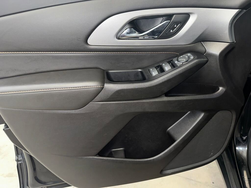 Used 2019 Chevrolet Traverse LS w/ LPO, Blackout Package FWD image 6