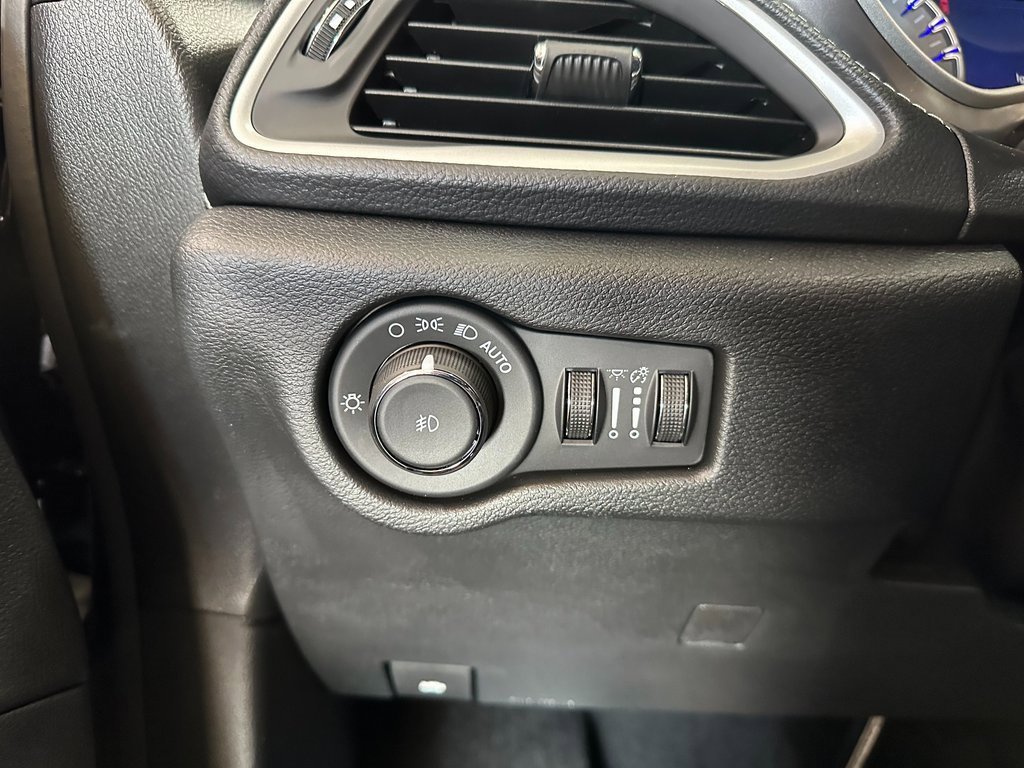 New 2026 Chrysler Pacifica Select w/ S Appearance Package image 19