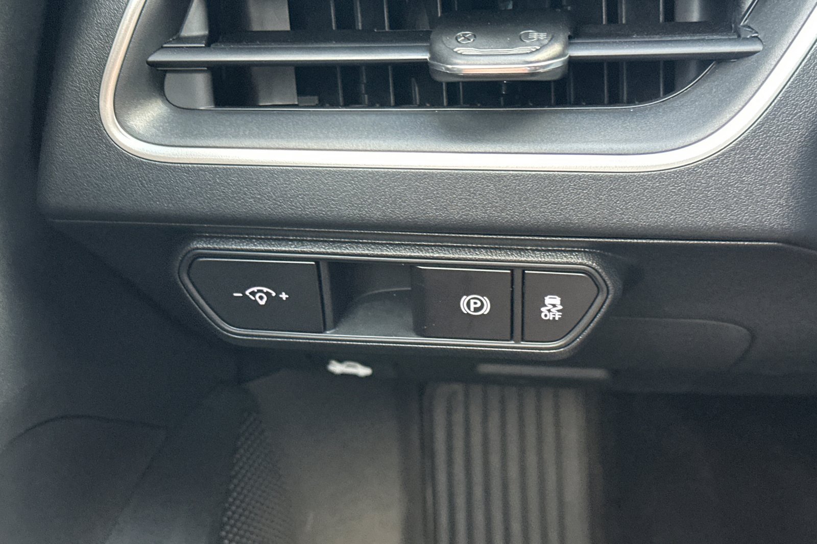 Used 2025 Kia K4 FWD image 39