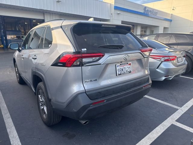 Used 2022 Toyota RAV4 XLE image 3