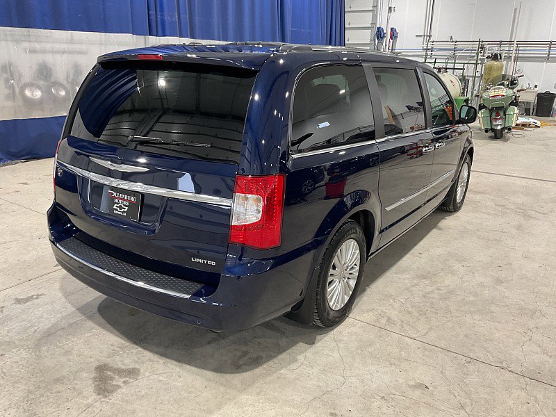 Used 2014 Chrysler Town & Country Limited w/ Luxury Group image 6