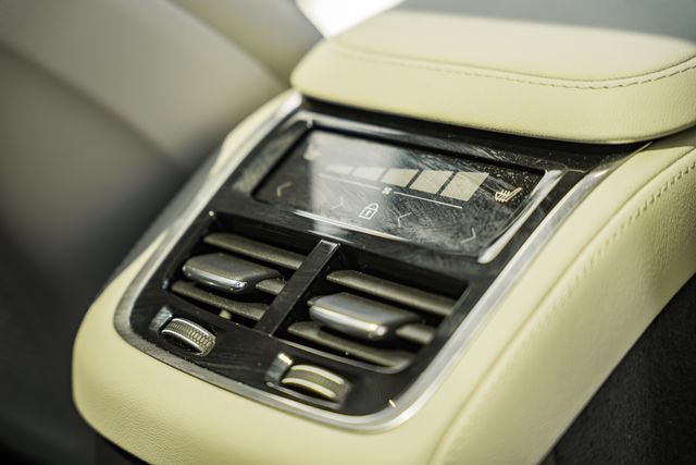 Used 2025 Volvo XC90 T8 Ultra w/ Protection Package Premier AWD/4WD image 33