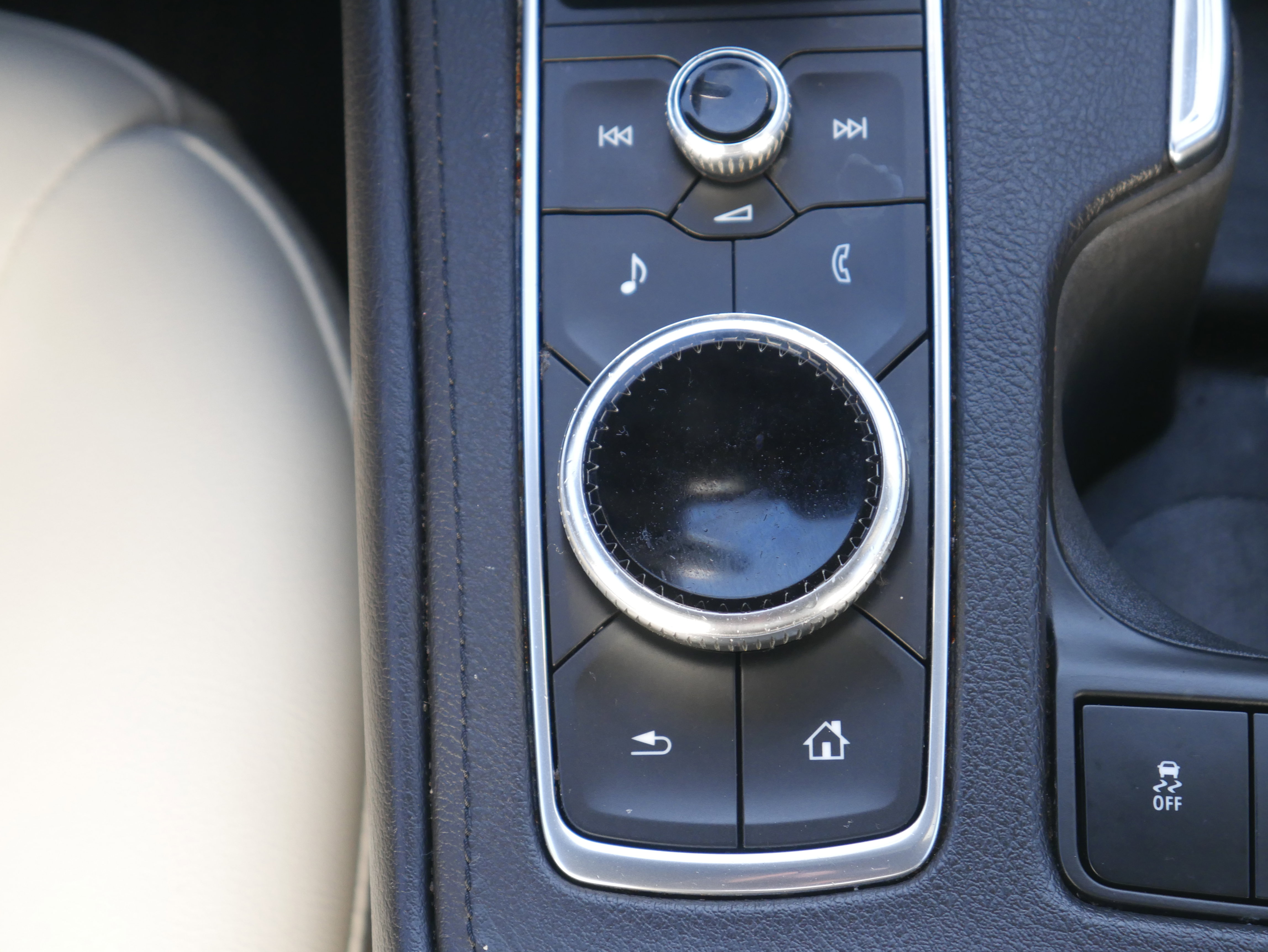 Certified 2019 Cadillac XT4 Sport w/ Cold Weather Package image 22