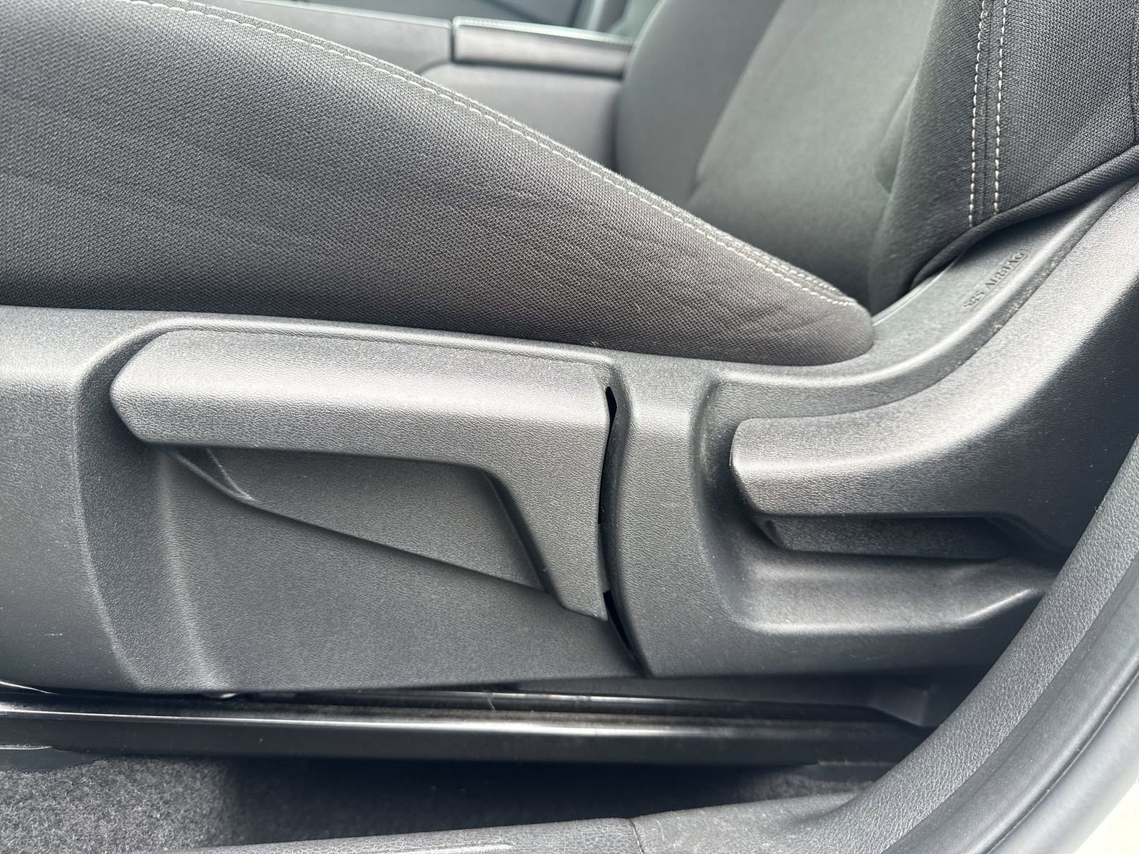 Used 2024 Nissan Rogue S image 25