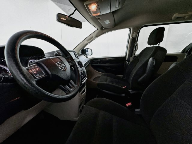 Used 2018 Dodge Grand Caravan SE w/ UConnect Hands-Free Group FWD image 18