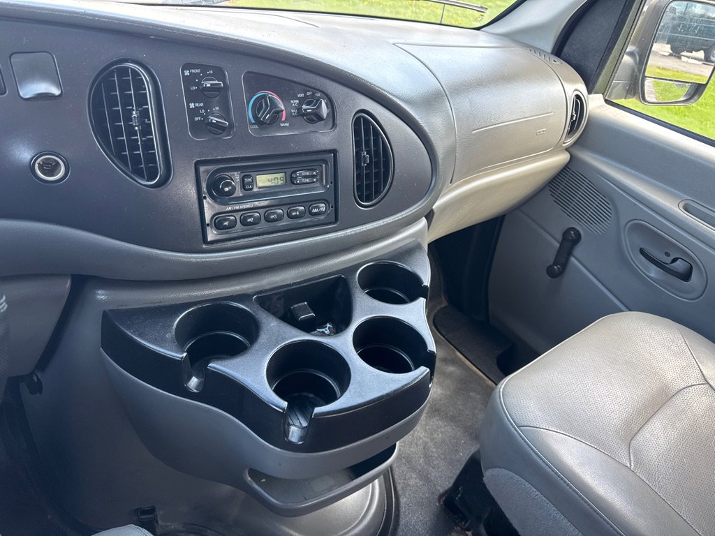 Used 2006 Ford E-350 and Econoline 350 XL RWD image 14