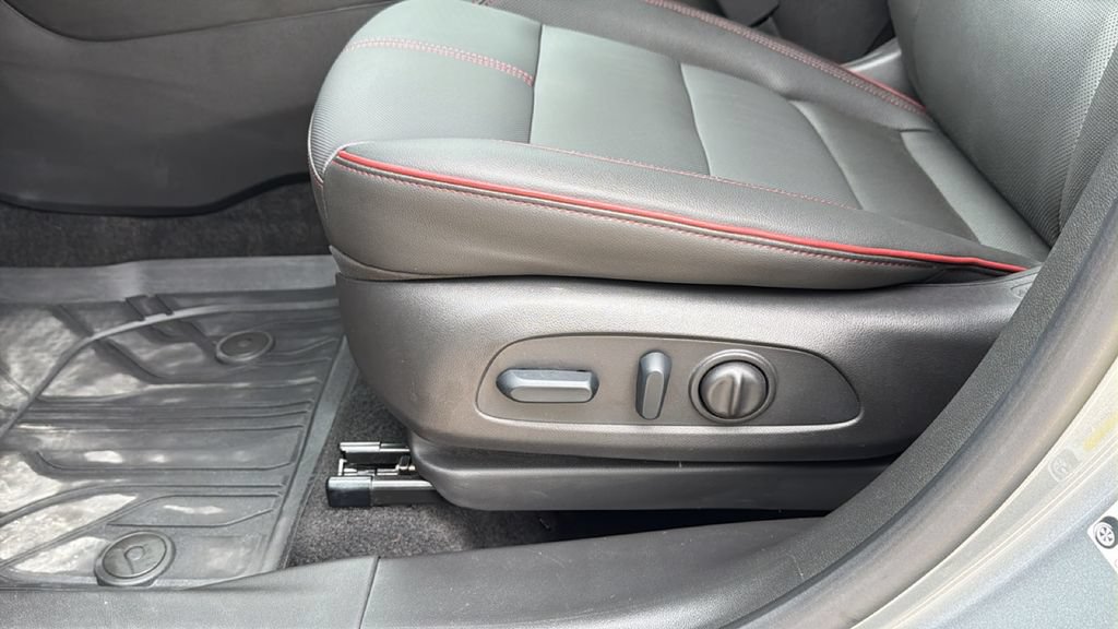 Used 2025 Chevrolet TrailBlazer RS w/ Convenience Package FWD image 14