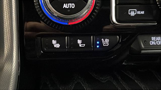 Used 2024 GMC Yukon XL Denali AWD/4WD image 31