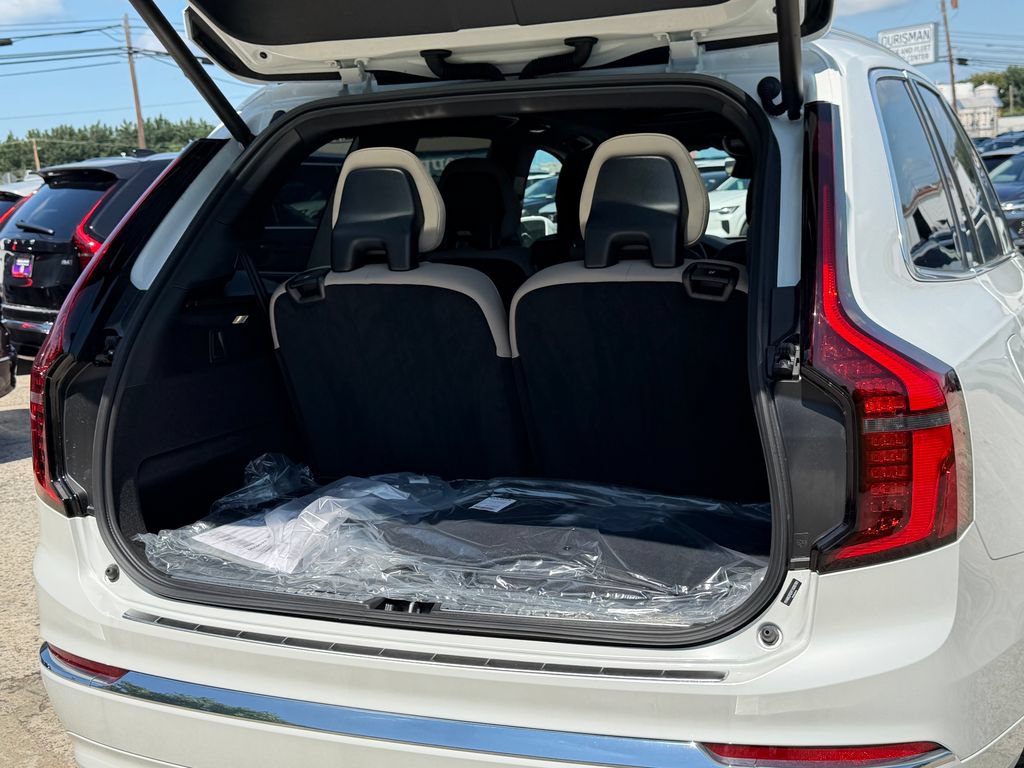 New 2026 Volvo XC90 B6 Plus w/ Protection Package Premier AWD/4WD image 13