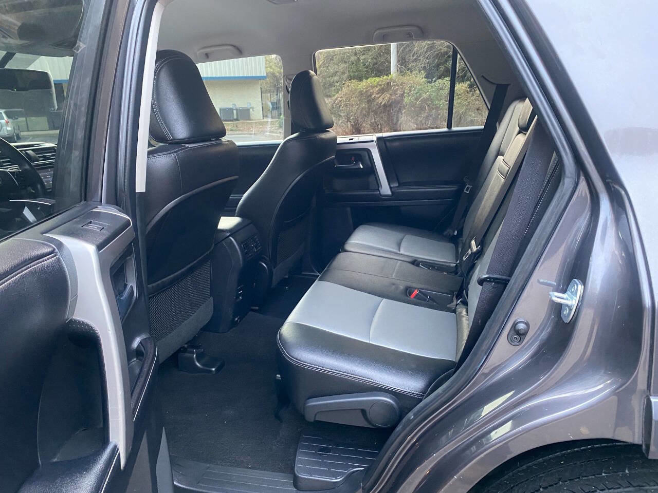 Used 2017 Toyota 4Runner SR5 Premium image 40