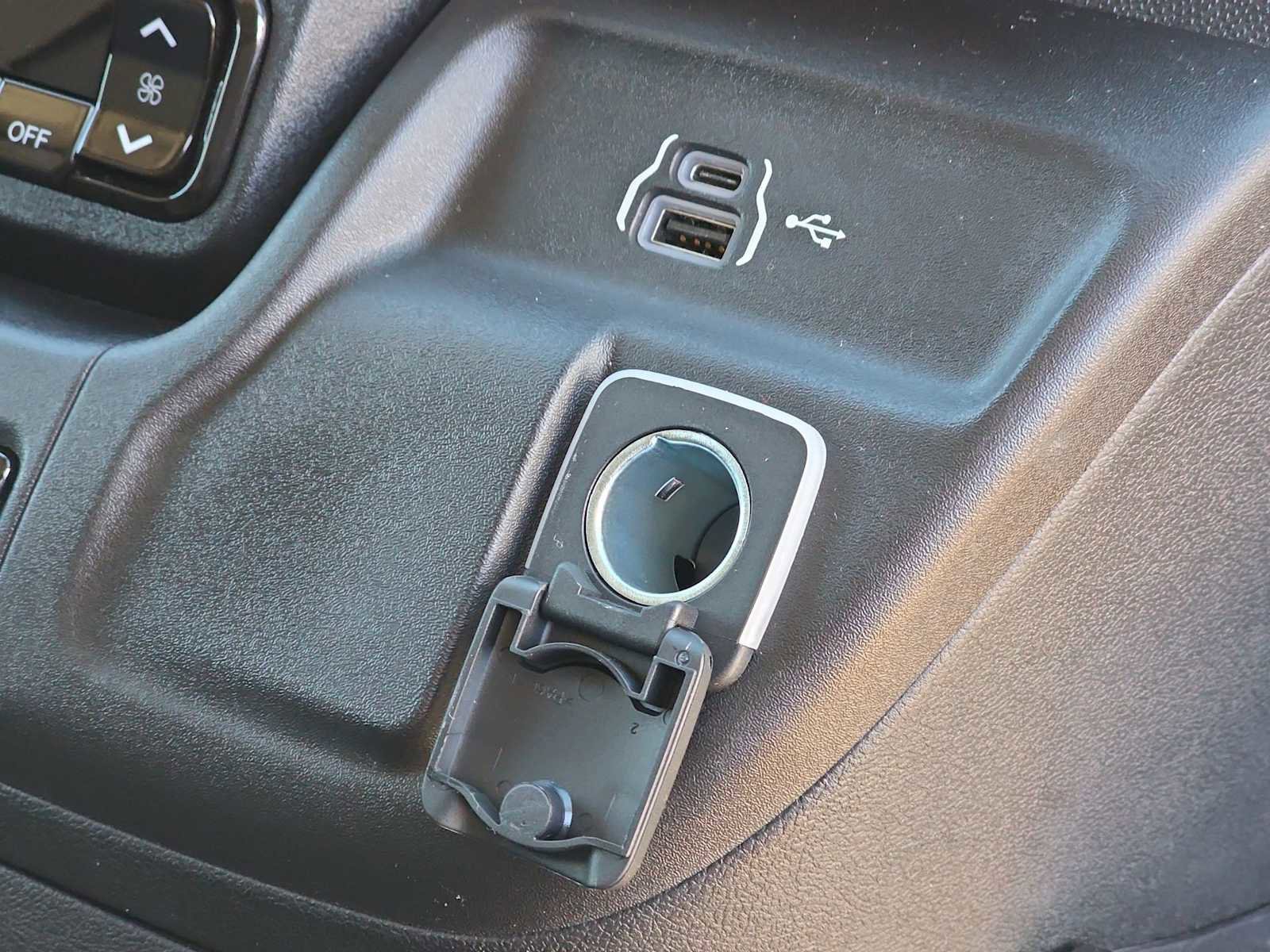 Used 2024 RAM ProMaster 3500 image 25