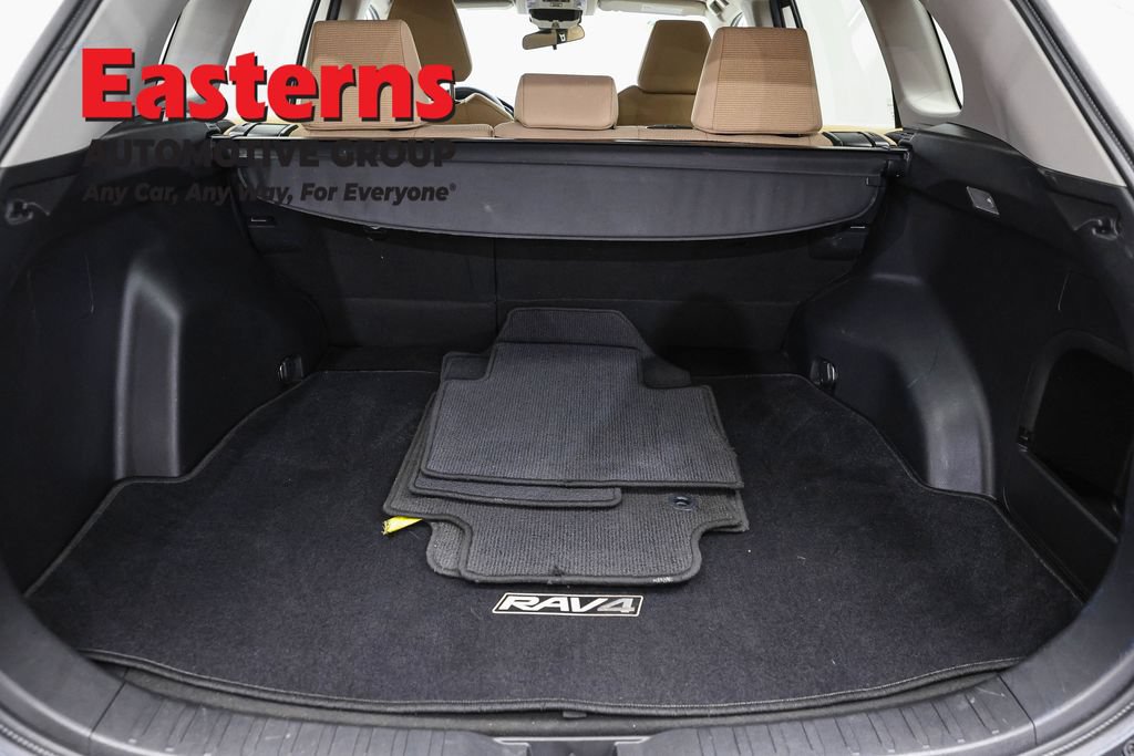 Used 2021 Toyota RAV4 LE w/ Carpet Mat Package (TMS) AWD/4WD image 9