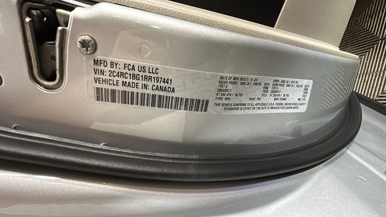Used 2024 Chrysler Pacifica Touring-L FWD image 11