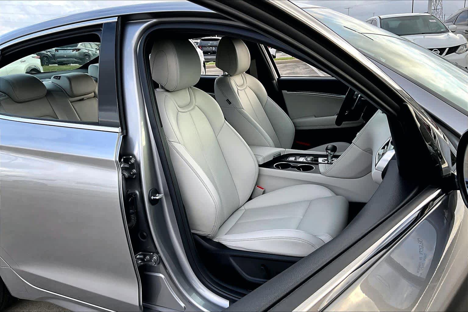 Used 2025 Genesis G70 2.5T RWD image 14