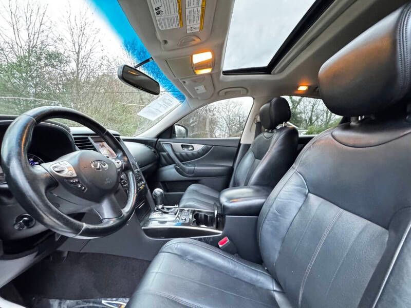 Used 2015 INFINITI QX70 AWD w/ Premium Package image 10