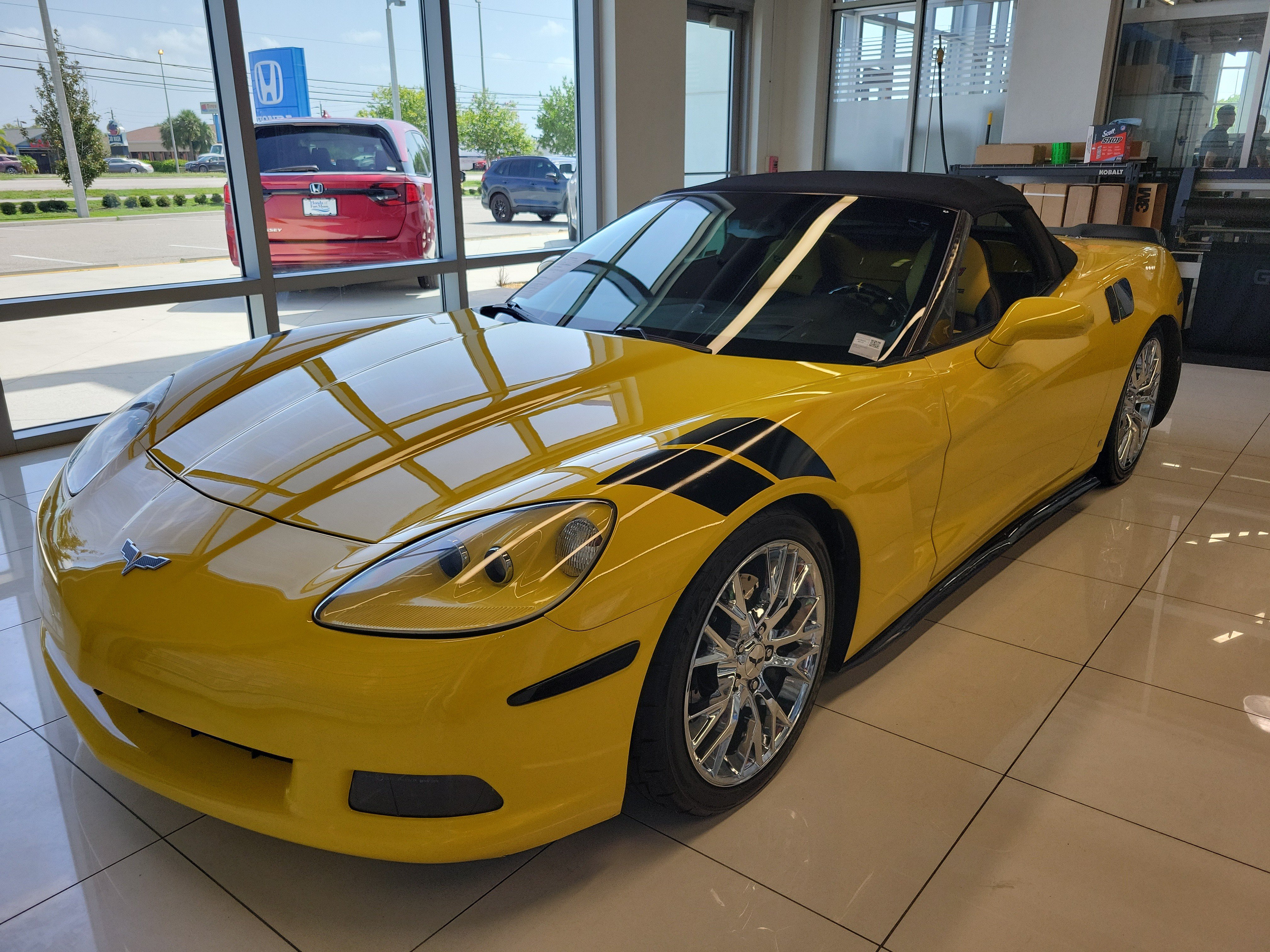 Used 2006 Chevrolet Corvette Convertible w/ Preferred Equipment Group RWD image 3